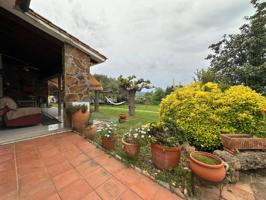 Casa en venta en Cervià de Ter, amplio jardín y piscina. photo 0