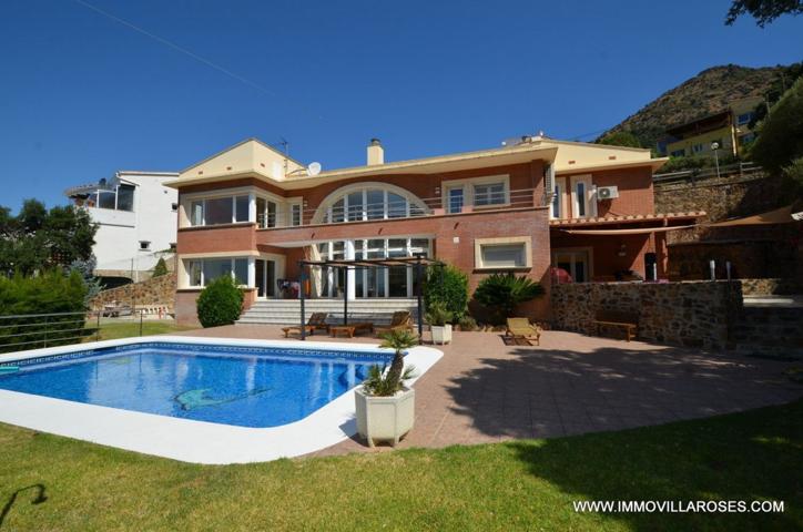 Preciosa Villa con magníficas vistas al mar y la montaña en venta. photo 0