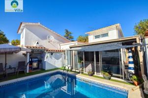 Exclusiva casa con piscina en Empuriabrava photo 0