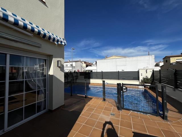 OPORTUNIDAD EN EMPURIABRAVA !! CASA CON PISCINA photo 0