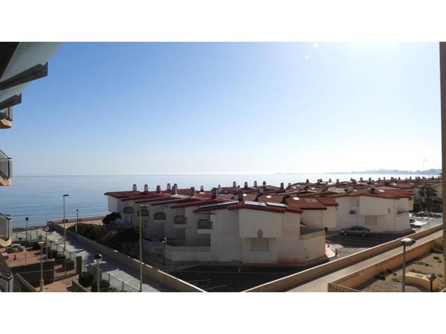 ¡Espectacular apartamento con vistas a los dos mares en primera línea del Mediterráneo! photo 0