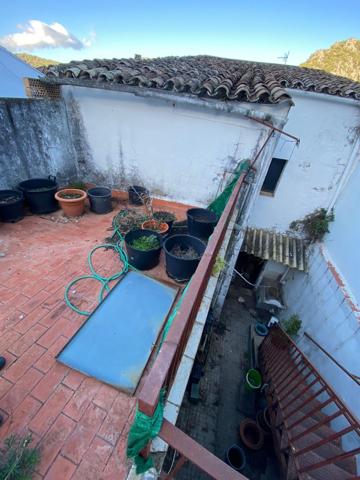 VENTA AMPLIA CASA CON TERRAZA photo 0