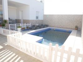 VENTA CASA CON GARAJE Y PISCINA photo 0
