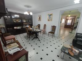 VENTA AMPLIA CASA + PLANTA SÓTANO photo 0