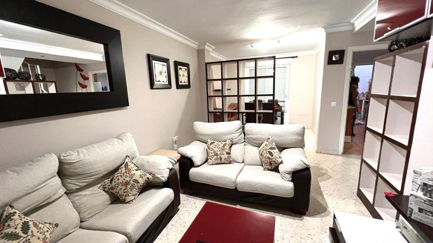 VENTA CASA ADOSADA CON PATIO.EL BOSQUE photo 0