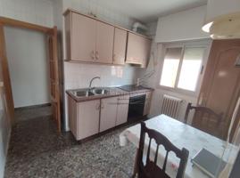 PISO MUY AMPLIO PARA VIVIR O REFORMAR CON GARAJE, JUNTO AL AYUNTAMIENTO photo 0
