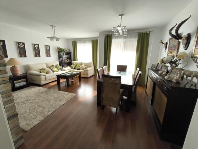 Piso reformado de lujo en Centro–Carretas | 146 m2, 3 dormitorios, balcón grande y salón de 30 m2, garaje y trastero. photo 0