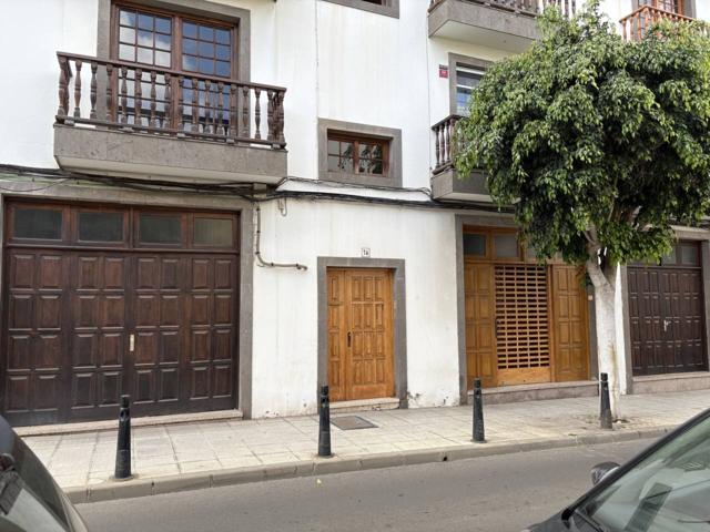 Se vende amplio local con divisiones realizadas en Telde, zona de Los Juzgados. photo 0