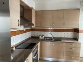 Se ofrece piso amplio y equipado en alquiler en Benicalap photo 0