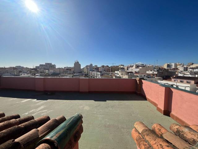 Edificio de 4 planta situado en el corazón de la barriada La Trinidad photo 0