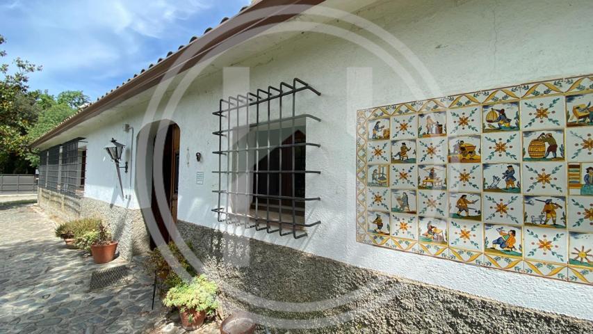 Encantadora Masía con Casa de Masovers: Un Refugio Idílico en el Corazón de la Naturaleza photo 0