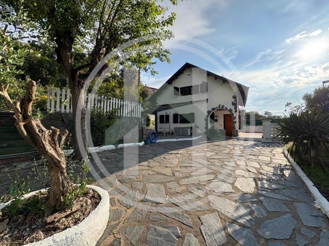 Benvingut a aquesta encantadora casa en venda en la tranquil•la urbanització del Canadà Parc! photo 0