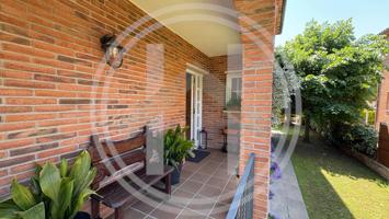 Casa fantástica en Cardedeu con jardín, acabados de obra vista y garaje privado photo 0