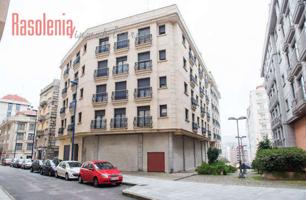 Local comercial en venta en CALLE QUINTELA, VIGO photo 0