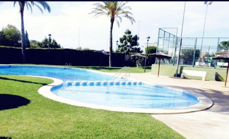 maravilloso chalet pareado en la urbanización Maravisa, en La Pobla de Vallbona photo 0