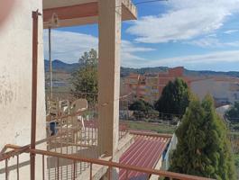 Impresionante Casa de Pueblo a la Venta! Puedes hacer 3 viviendas independientes! photo 0