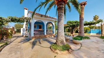 Chalet Independiente en urbanización Las Muelas, en Chiva (Valencia). photo 0