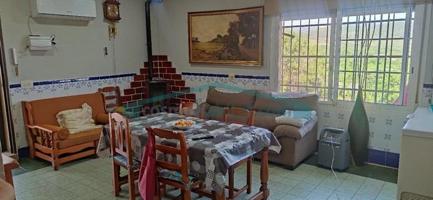 Descubre el encanto de este chalet de pueblo con infinitas posibilidades en Castellnovo photo 0