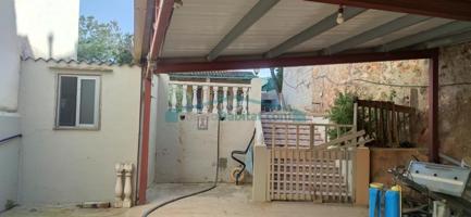 Descubre el encanto de este chalet de pueblo con infinitas posibilidades en Castellnovo photo 0
