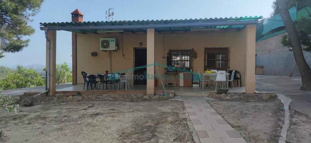 Descubre el encanto de este chalet de pueblo con infinitas posibilidades en Castellnovo photo 0