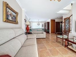 Exclusivo Chalet adosado con excelentes calidades en zona residencial de Alboraya photo 0