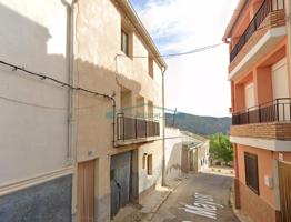 ¡Descubre tu refugio perfecto en la encantador municipio de Chera! Amplia casa de pueblo a Reformar photo 0