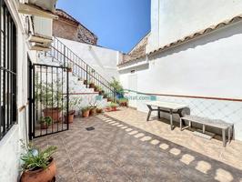 Casa esquinera con patio y terraza en Algimia d'Alfara photo 0