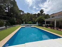 Exclusivo chalet independiente con gran parcela y piscina climatizada en Gilet photo 0
