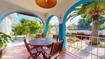 Chalet Independiente en urbanización Las Muelas, en Chiva (Valencia). photo 0