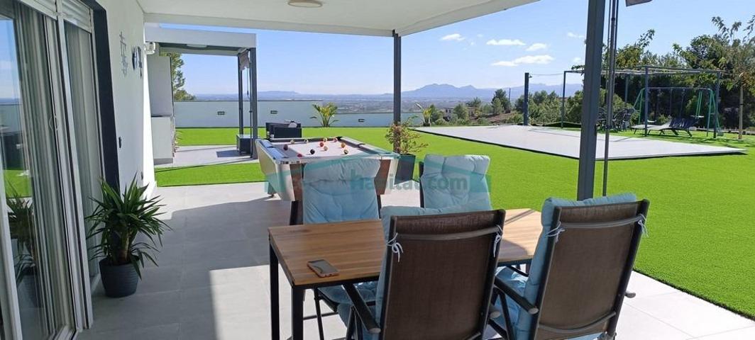 Tu hogar ideal: chalet de diseño con piscina y jardín en Lloma Molina, Catadau photo 0