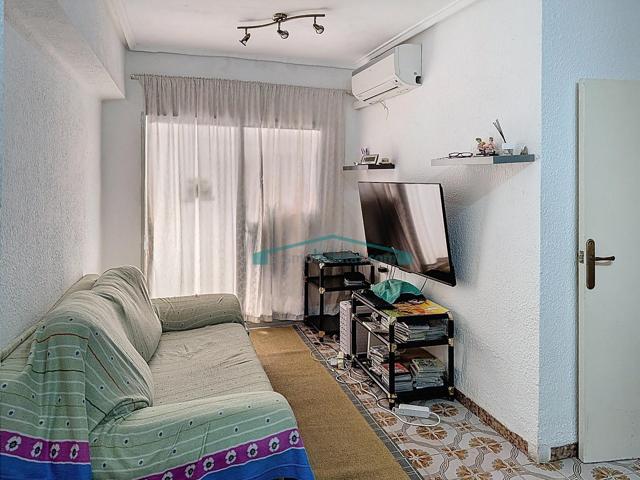 Piso con buena distribución y muchas posibilidades en Ciutat Fallera, Valencia photo 0