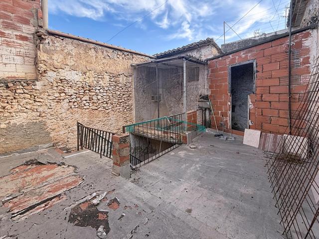 Casa en venta en La Pobla de Vallbona (zona céntrica) photo 0