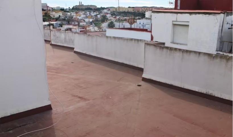 Estupenda casa de varias plantas con local comercial, situada en La barriada de Pescadores. photo 0