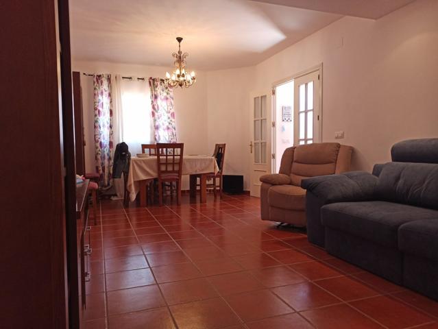 SE VENDE ADOSADO EN ESQUINA ZONA EL RINCONCILLO. photo 0