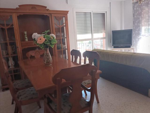 SE VENDE PISO ZONA RENFE - HOTEL REINA CRISTINA photo 0