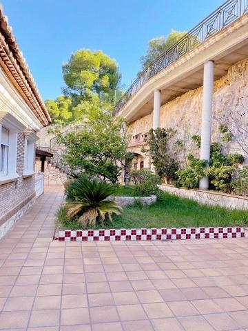 EXCLUSIVA VILLA EN URBANIZACIÓN PRIVADA CON VISTAS A LA MONTAÑA photo 0