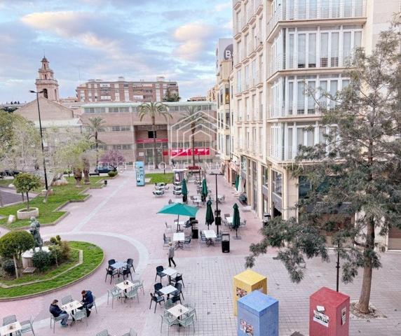 MAGNÍFICO PISO DE 4 HABITACIONES Y 2 BAÑOS CON GARAJE EN PLAZA FADRELL photo 0