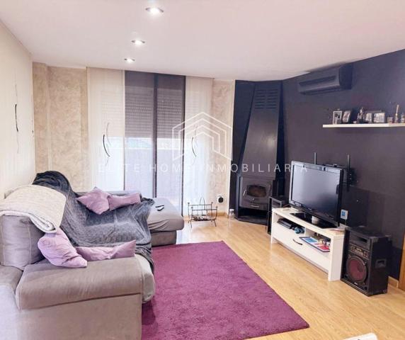 INCREÍBLE ADOSADO DE 3 HABITACIONES Y 3 BAÑOS A TAN SOLO 3 MINUTOS DE LA PLAYA photo 0