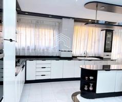 FANTÁSTICO PISO DE 3 HABITACIONES Y 2 BAÑOS A UNOS PASOS DEL CENTRO photo 0