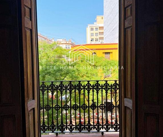 CASA DE 5 PLANTAS - UNA JOYA URBANA EN PLENO CORAZÓN DE CASTELLÓN photo 0