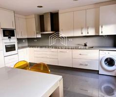 FANTÁSTICO PISO DE 3 HABITACIONES, 2 BAÑOS Y 2 PLAZAS DE GARAJE EN URBANIZACIÓN CERRADA photo 0