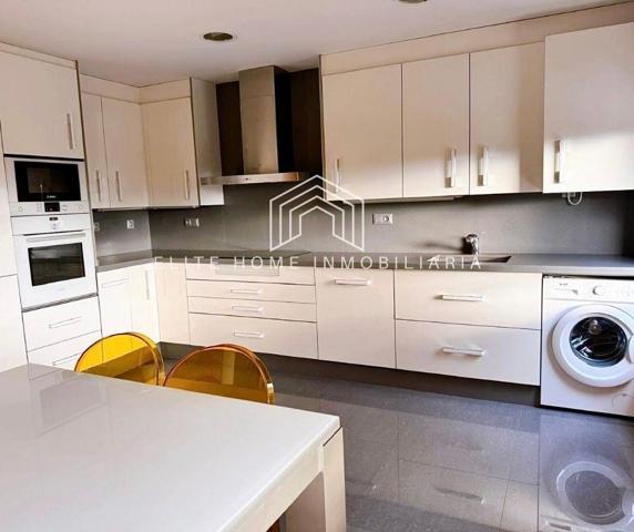 FANTÁSTICO PISO DE 3 HABITACIONES, 2 BAÑOS Y 2 PLAZAS DE GARAJE EN URBANIZACIÓN CERRADA photo 0