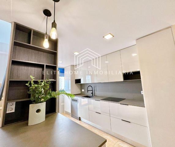 INCREÍBLE ADOSADO DE 3 HABITACIONES Y 3 BAÑOS EN URBANIZACIÓN CON PISCINA photo 0