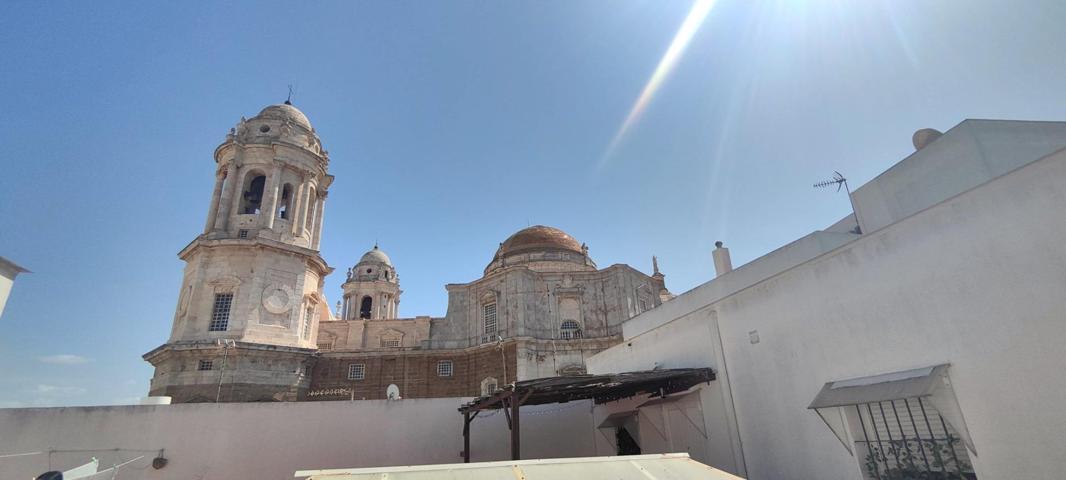 PLAZA DE LA CATEDRAL - CADIZ - ¡ EXTERIOR CON BALCÓN A LA CALLE ! photo 0