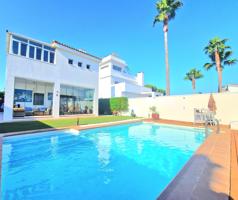 CARRETERA DE LA BARROSA - CHICLANA - ¡ CHALET DE DISEÑO CON PISCINA ! photo 0