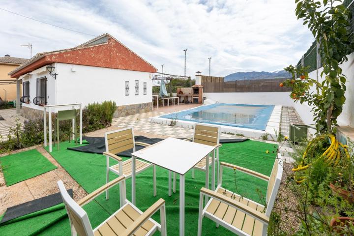 Chalet de una planta en Otura con jardín, piscina y terraza photo 0
