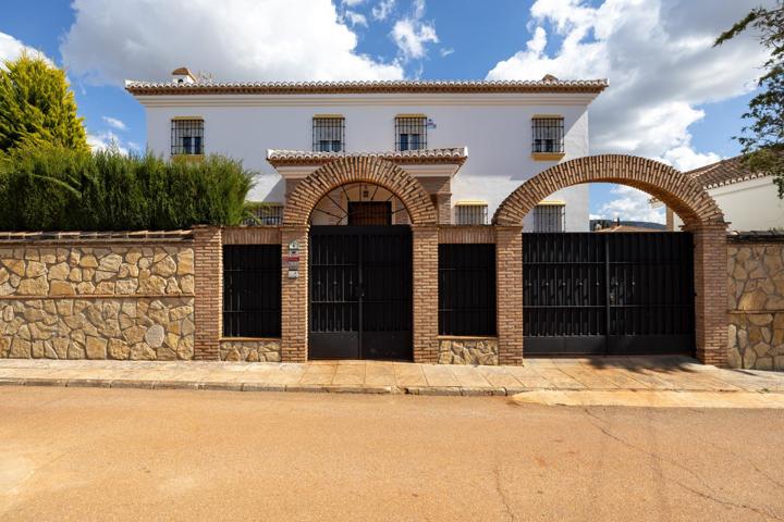 Chalet independient en urbanizacion Molino Alto Otura. photo 0