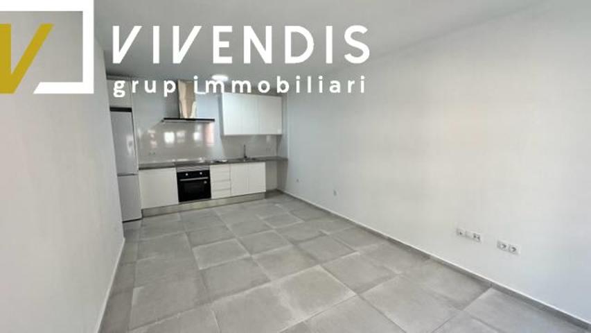 PISO EN VENTA EN CALLE ACADEMIA. photo 0