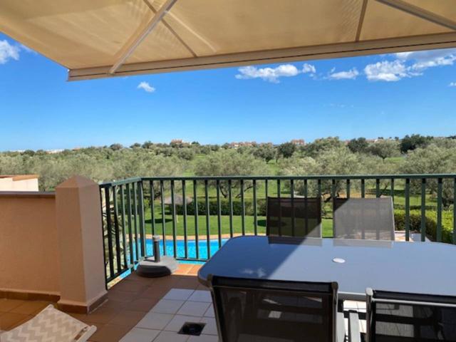 Piso en venta con vistas al campo de golf photo 0