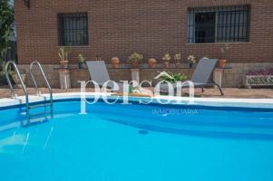 Chalet independiente en L&#x27;Eliana con jardín y piscina privada photo 0